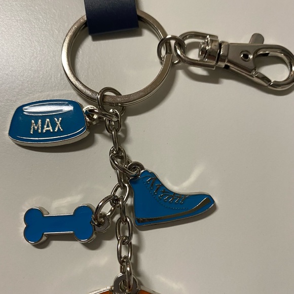 Universal Studios The Secret Life of Pets Keychain Max NEW - Picture 6 of 11